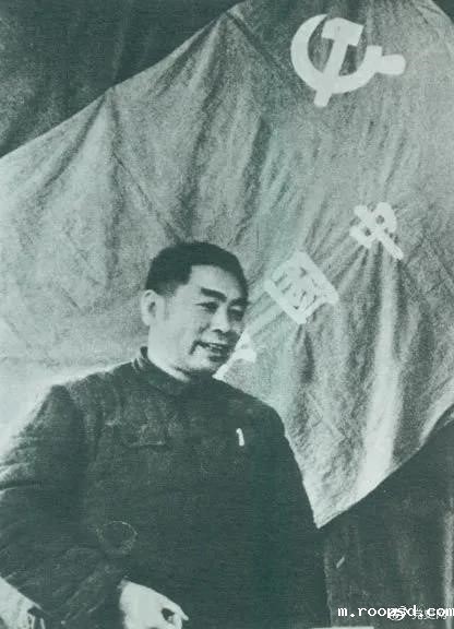 1949年3月，周恩来在中共七届二中全会上讲话。