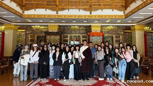 服装专业师生前往青海研学考察合影