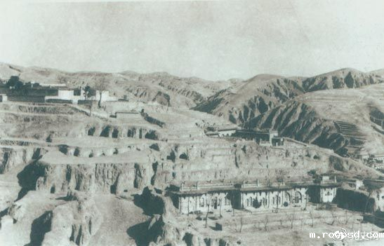 1947年12月25日至28日,中共中央在陕北米脂杨家沟召开扩大会议(十二月会议)。图为会议会址。