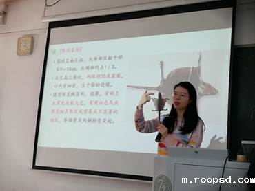 课程负责人魏洁书副教授在课堂授课