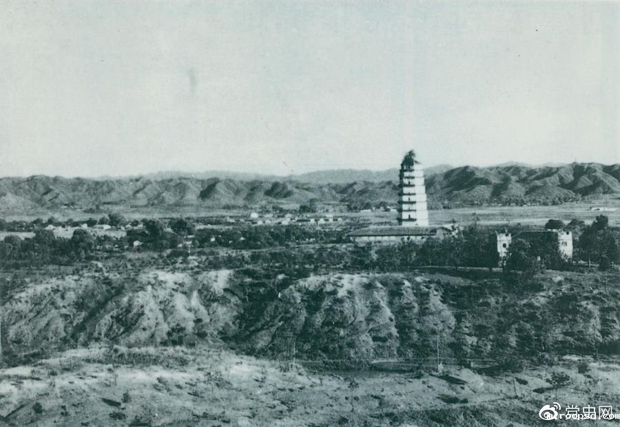 　　1931年11月7日至20日，中华苏维埃第一次全国代表大会在江西瑞金召开，宣布成立中华苏维埃共和国临时中央政府。图为瑞金全景。