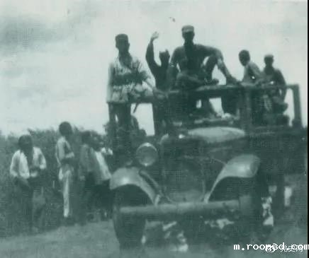 1938年3月31日，129师在邯长公路的响堂铺伏击日军，这是在战斗中缴获的汽车。