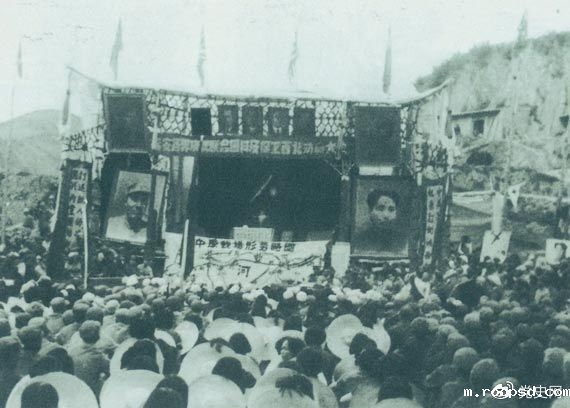 1947年3月8日，延安各界举行保卫边区、保卫延安动员大会。