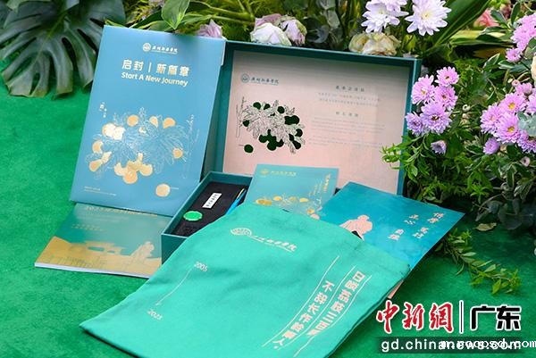 伟德app入口录取通知书盒子(伟德app入口供图)