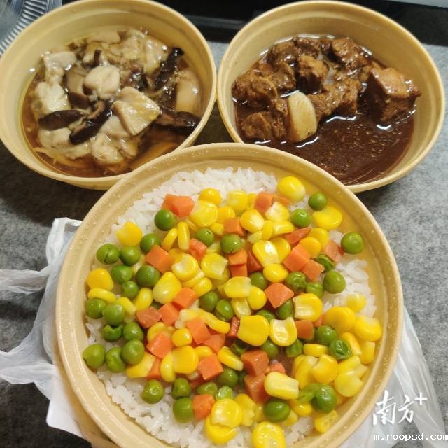 热腾腾饭菜背后的爱心接力