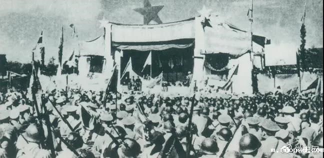 1950年5月19日，人民解放军解放舟山群岛。图为舟山军民举行庆祝解放大会。