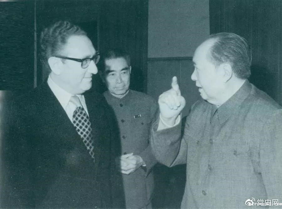 1973年2月17日,毛泽东在中南海会见美国总统国家安全事务助理亨利·基辛格博士。