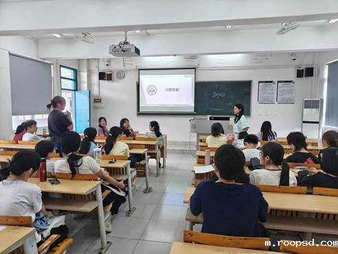 图5:学子踊跃提问共话研途(梁晓臻摄)