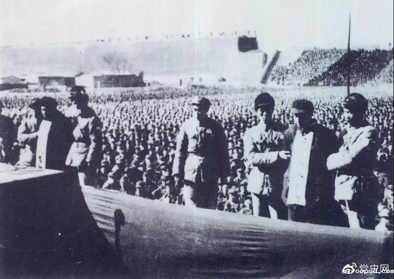 1952年2月10日,河北省召开公审大贪污犯大会,经最高人民法院批准,判处大贪污犯刘青山(原中共天津地委书记)、张子善(原天津地委副书记)死刑。