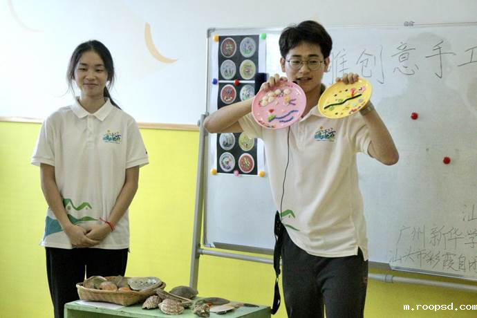 突击队队员为自闭症儿童上贝雕创意手工课