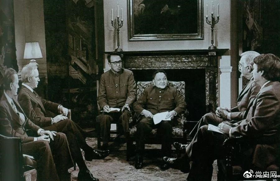 1979年1月31日,邓小平在华盛顿接受美国广播电视界采访。