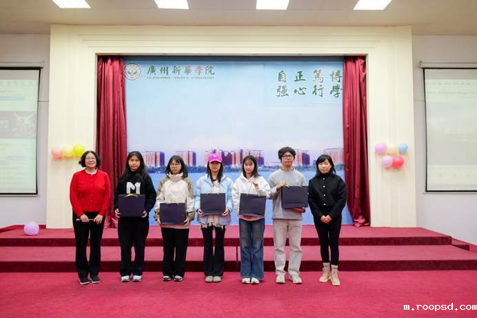 一群人站在地毯上 描述已自动生成