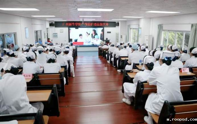 图13 开幕式现场气氛热烈2